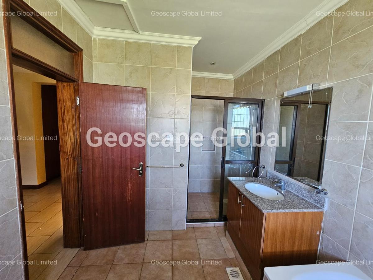 5 Bed House with En Suite in Runda - 17