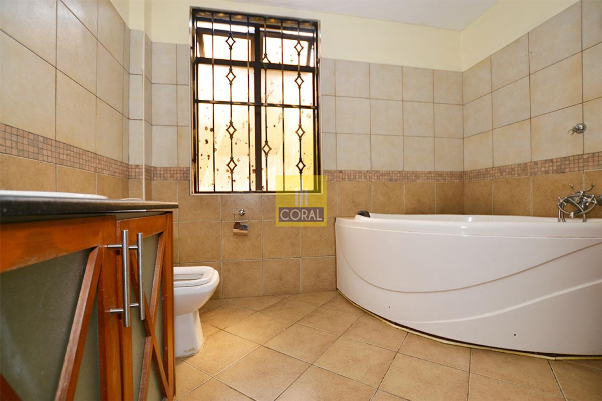 3 Bed Apartment with Lift in Kilimani - 13