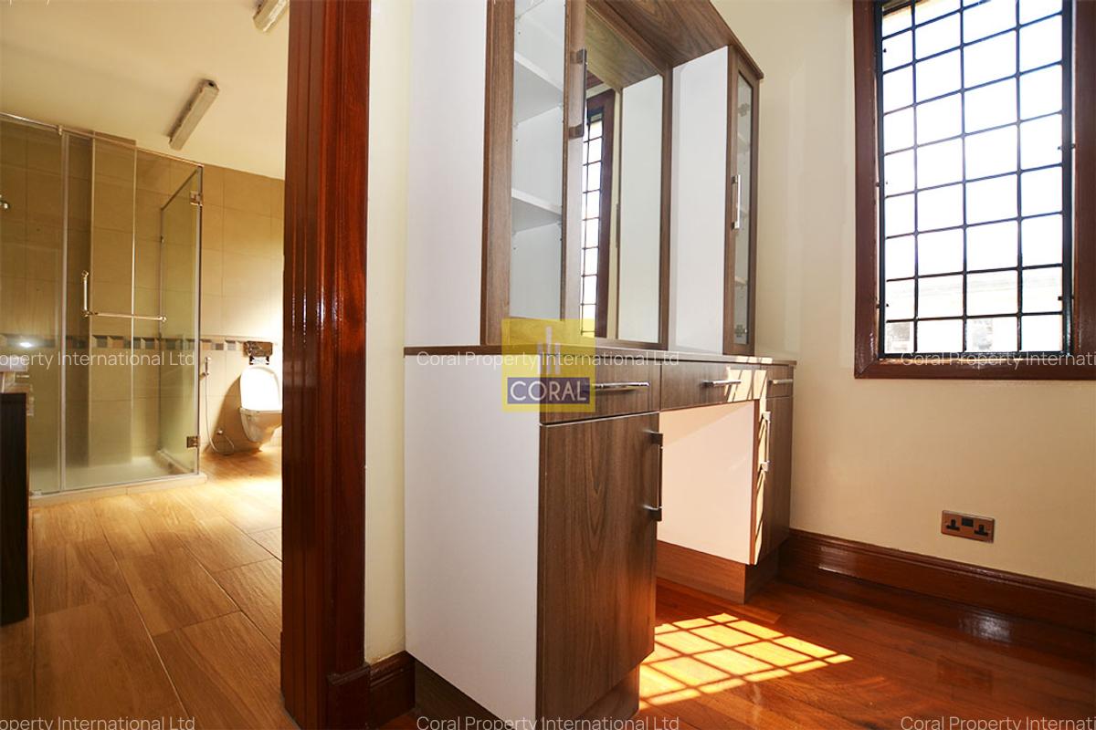 5 Bed Apartment with Parking in Runda - 18