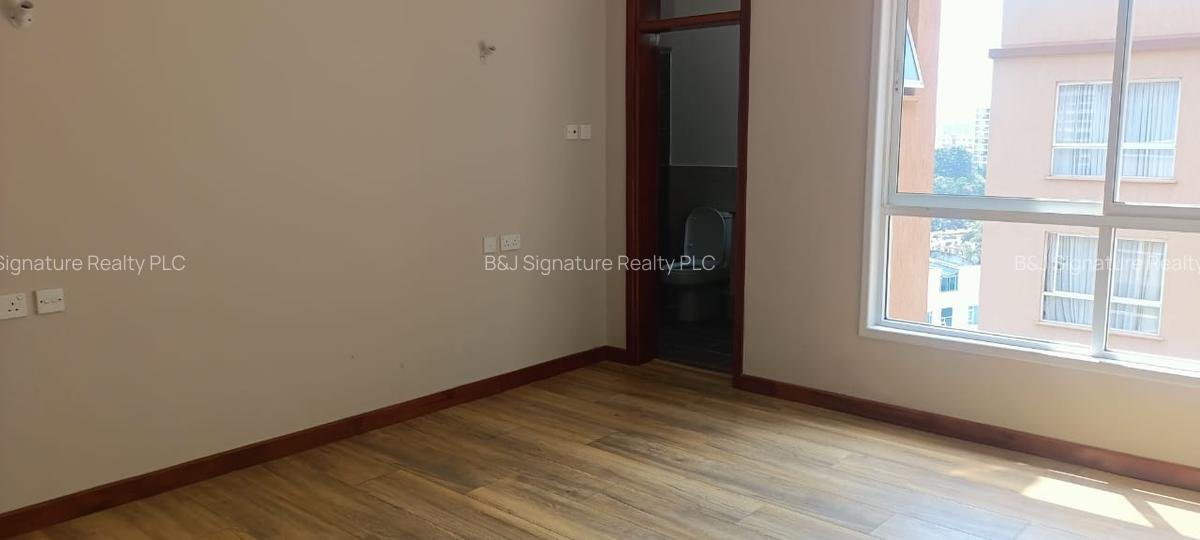 3 Bed Apartment with En Suite in Riverside - 4