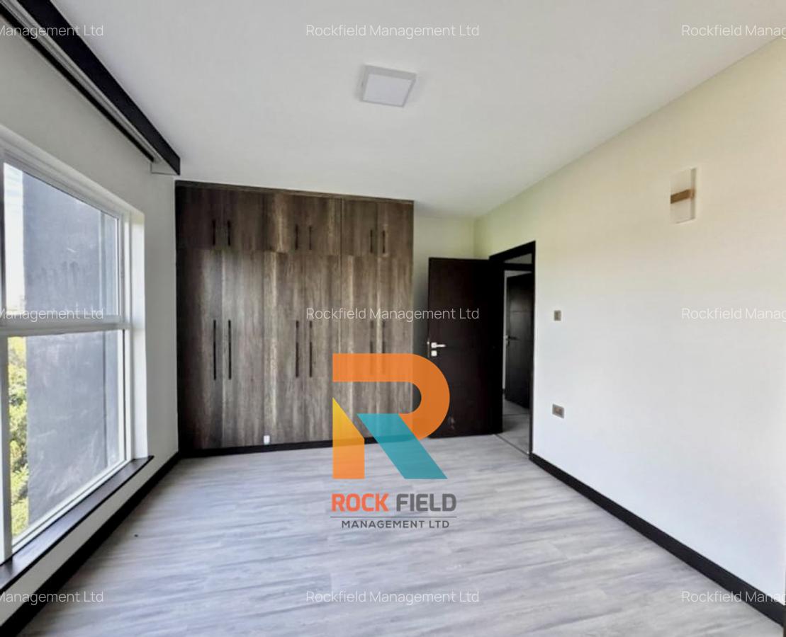 3 Bed Apartment with En Suite in Riverside - 16