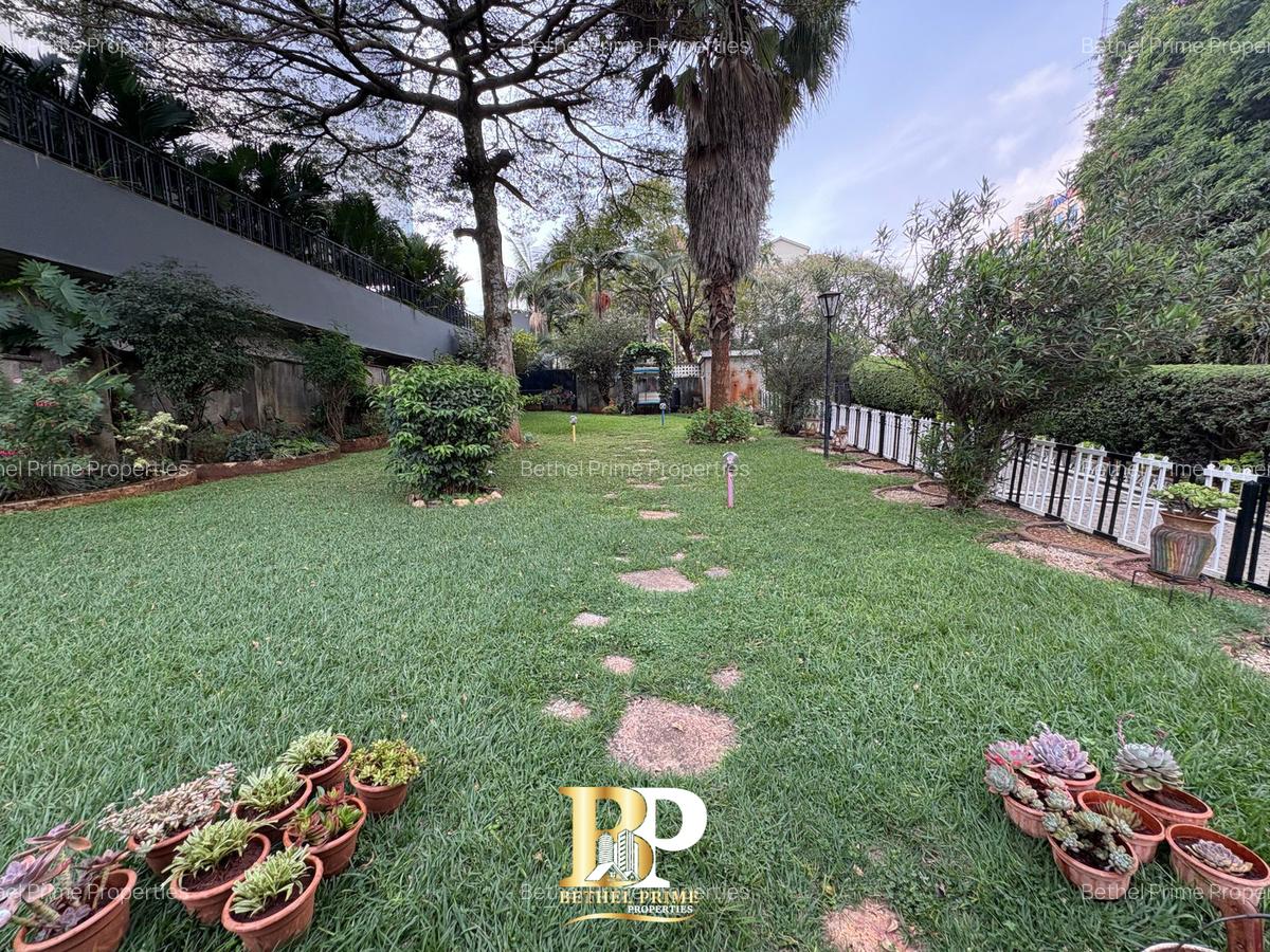 4 Bed Apartment with En Suite in Riverside - 2