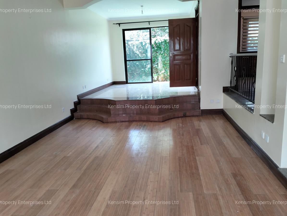 5 Bed Townhouse with En Suite in Brookside - 18