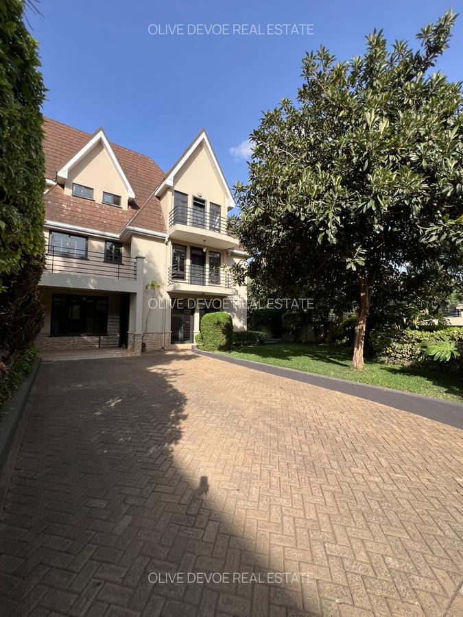 5 Bed Townhouse with En Suite in Lavington - 1