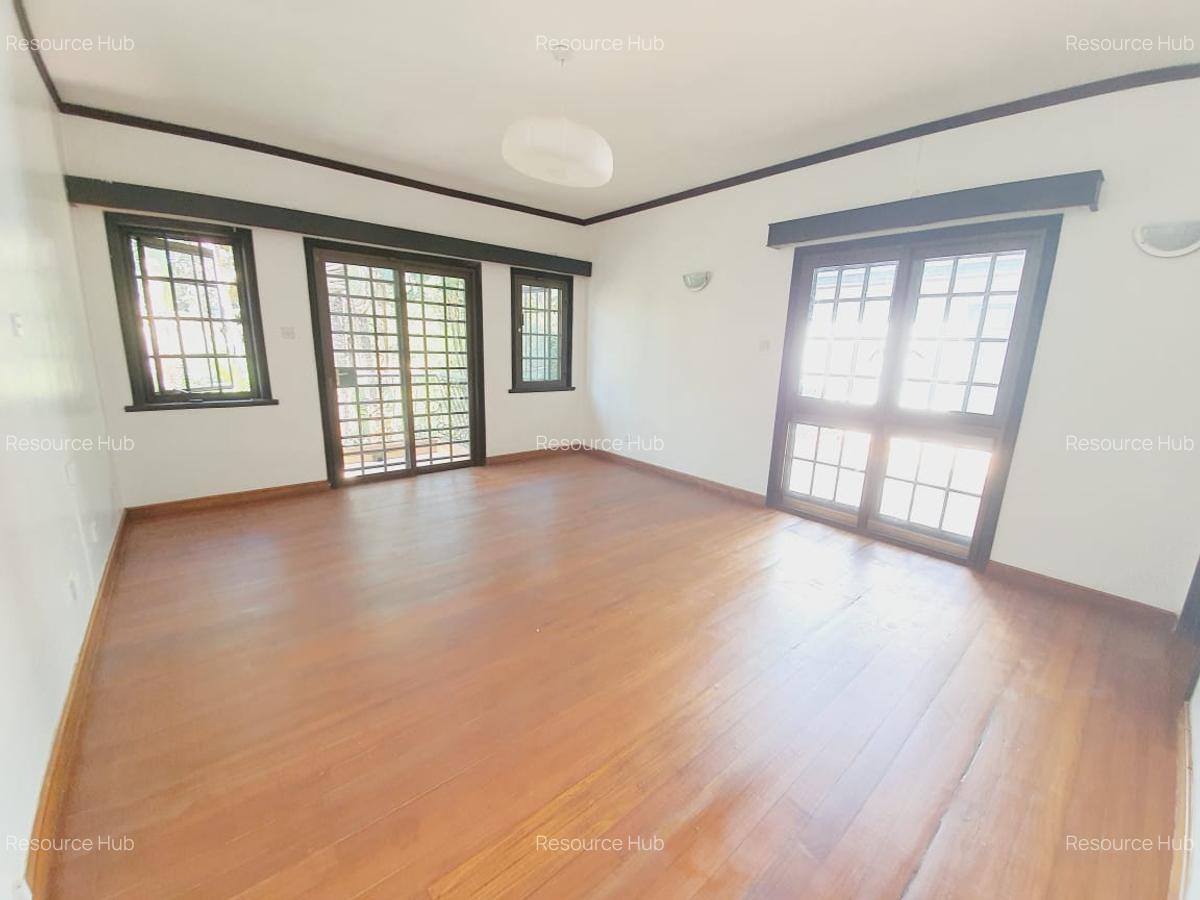 4 Bed Townhouse with En Suite at Riverside - 11