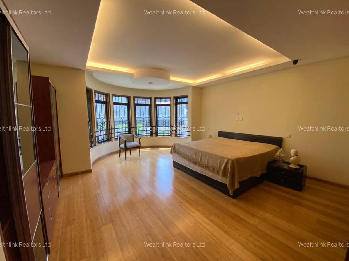 5 Bed Townhouse with En Suite at Kyuna - 2