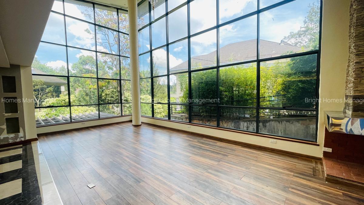 5 Bed Villa with En Suite in Spring Valley - 3