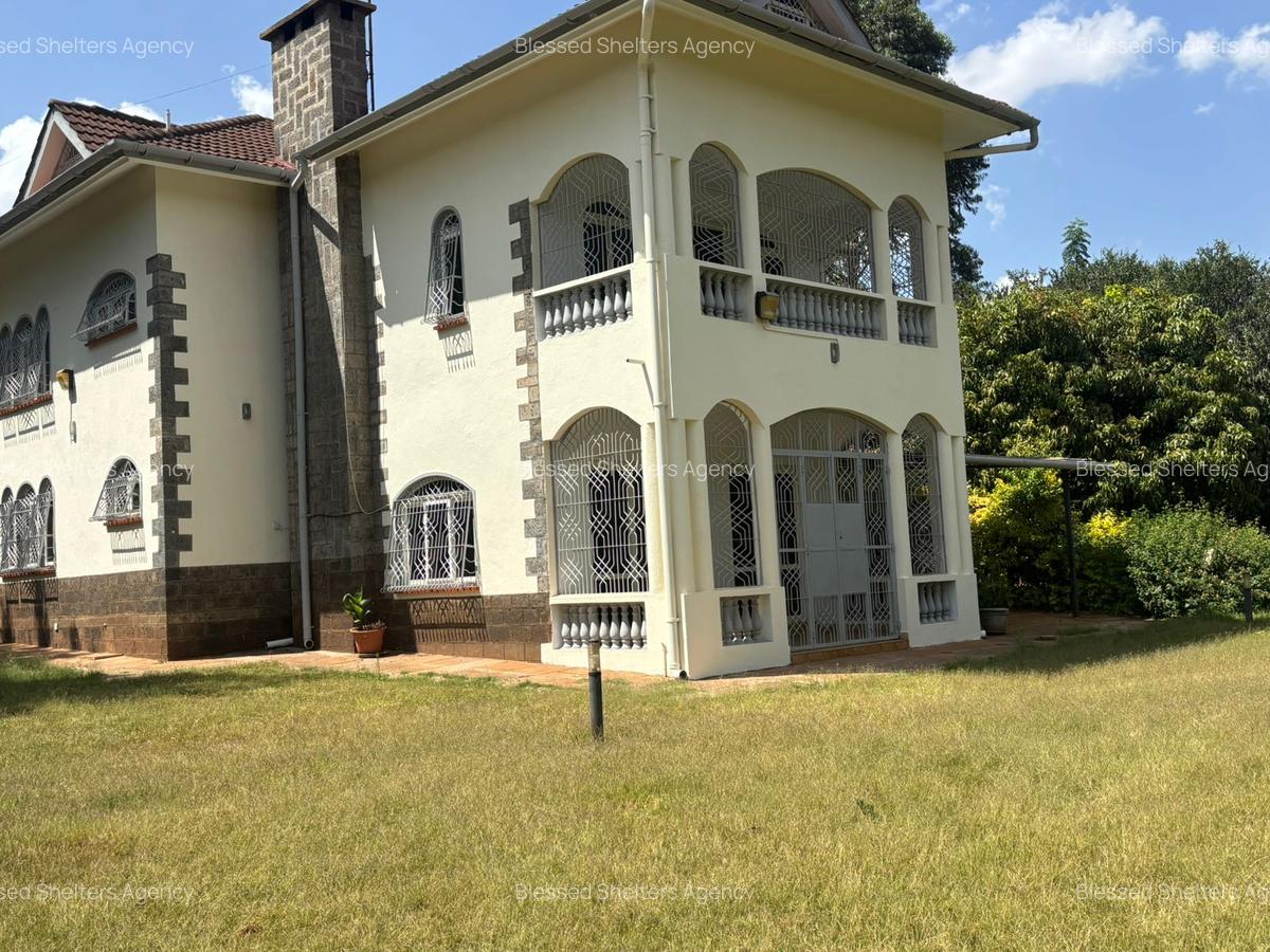 5 Bed House with En Suite in Runda - 2