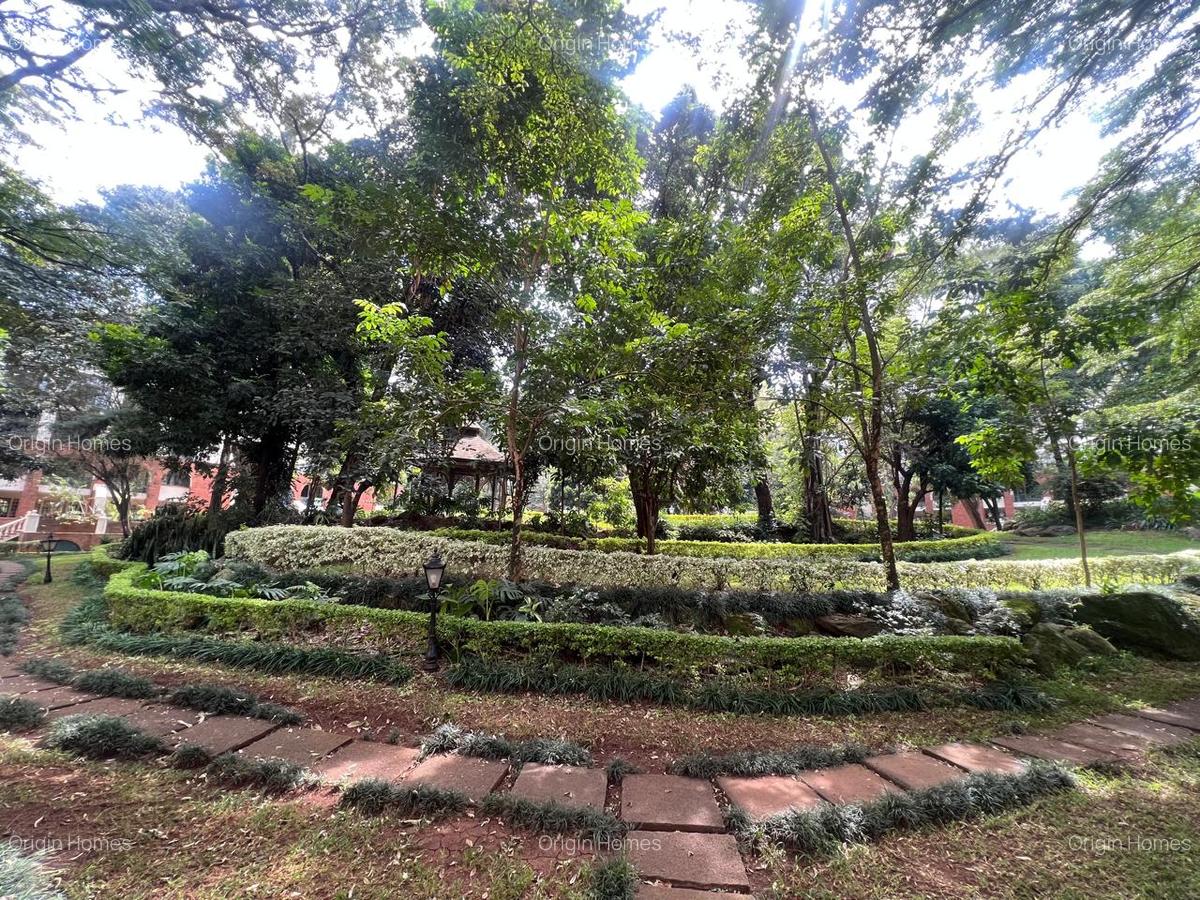 3 Bed Apartment with En Suite at Riverside Drive - 17