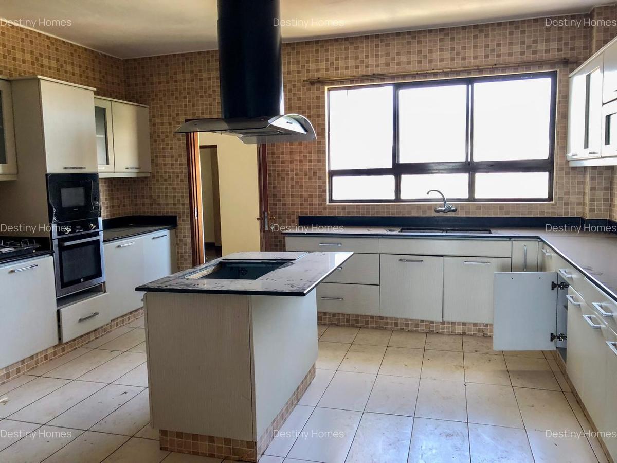 3 Bed Apartment with En Suite in Kilimani - 4