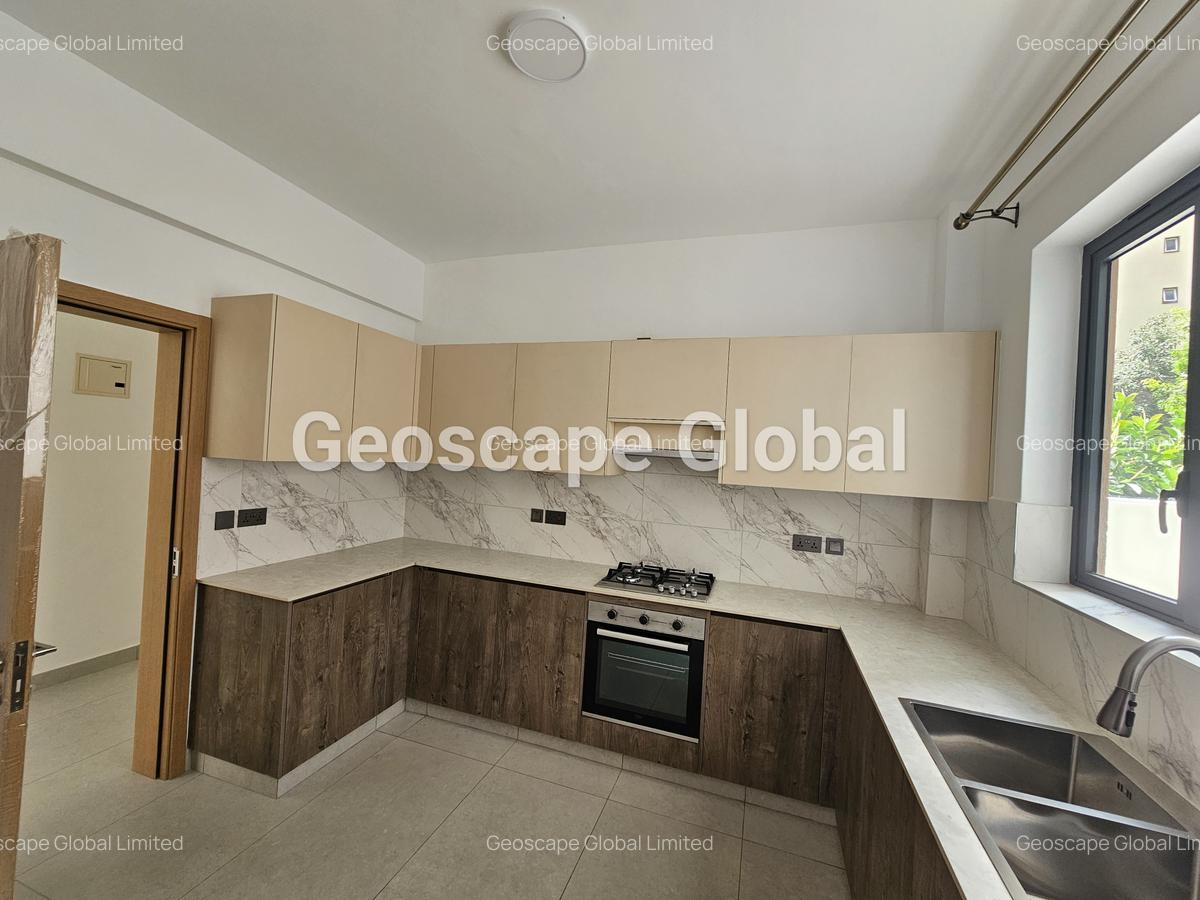 3 Bed Apartment with En Suite in Brookside - 8
