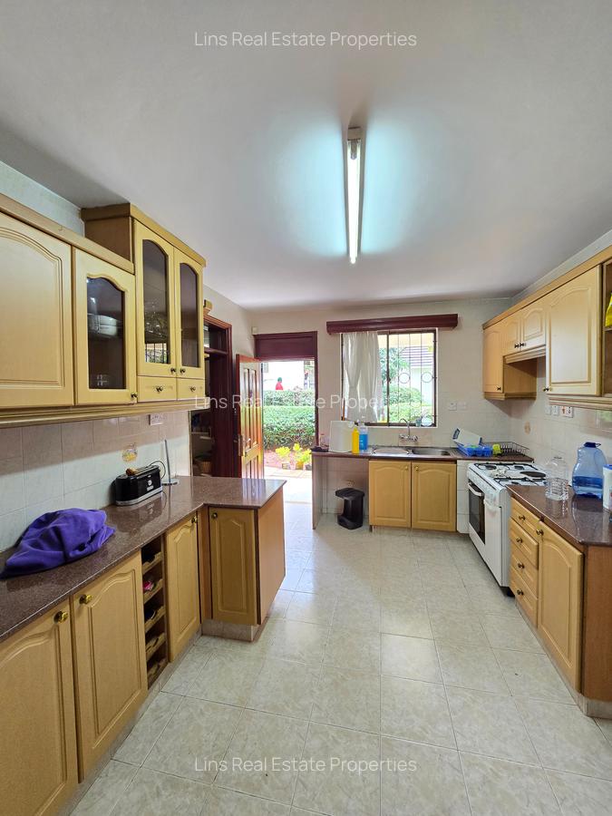 4 Bed Townhouse with En Suite in Westlands Area - 11