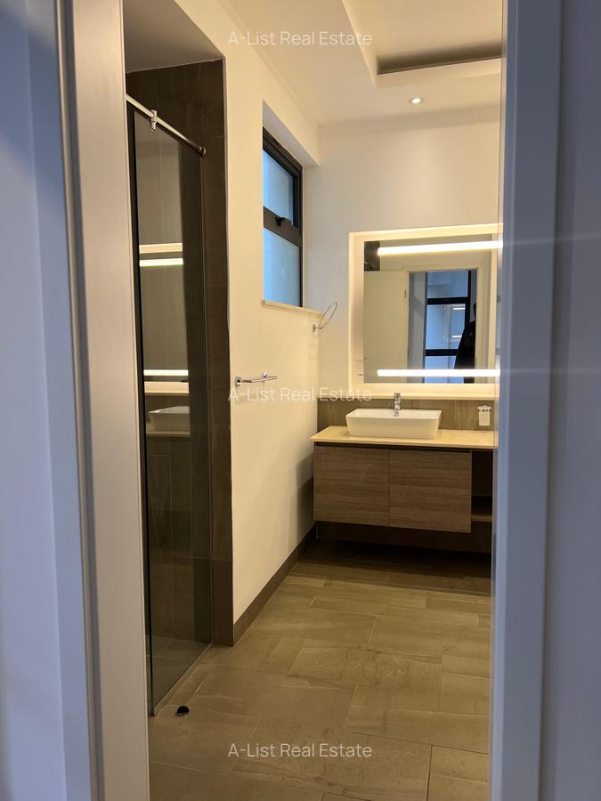 3 Bed Apartment with En Suite at Riverside Lane - 9