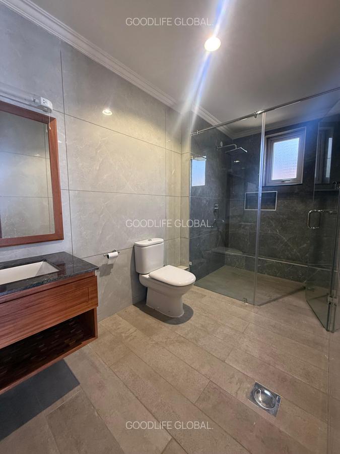 5 Bed Townhouse with En Suite at Lavington - 16