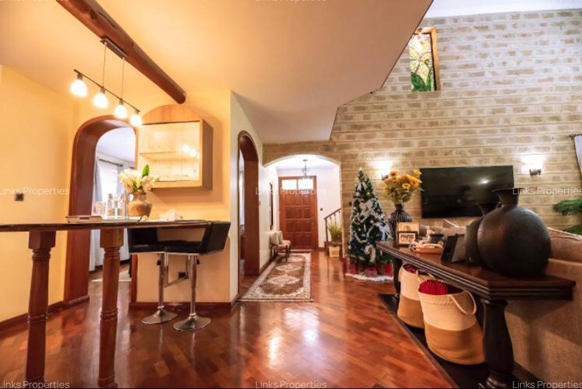 4 Bed Townhouse with En Suite at Kerarapon Road - 5