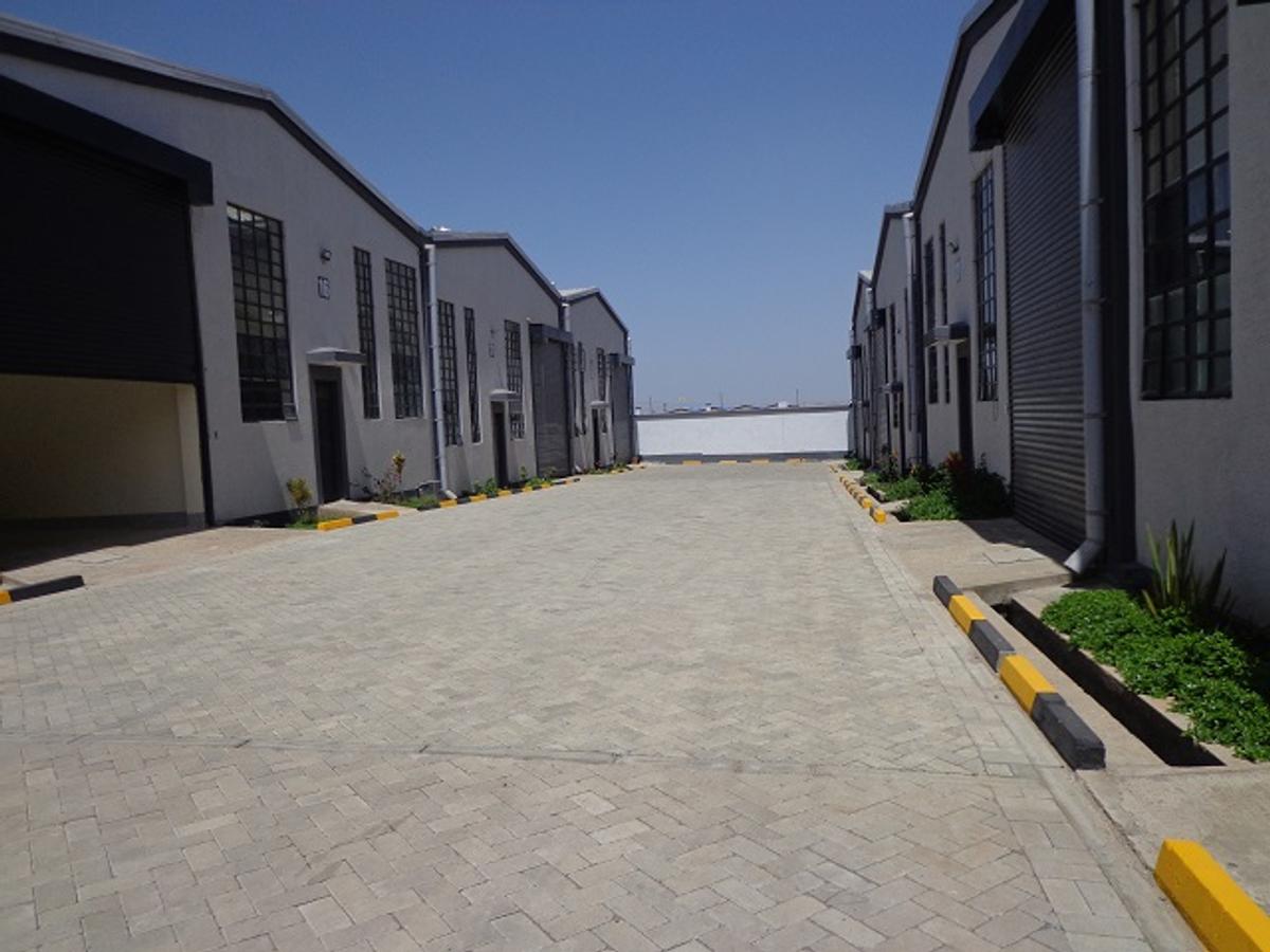 Warehouse with Service Charge Included in Mombasa Road - 2