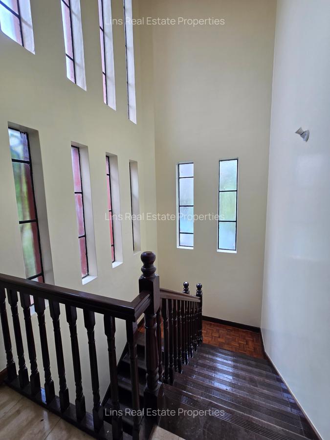 5 Bed Townhouse with En Suite in Lavington - 12