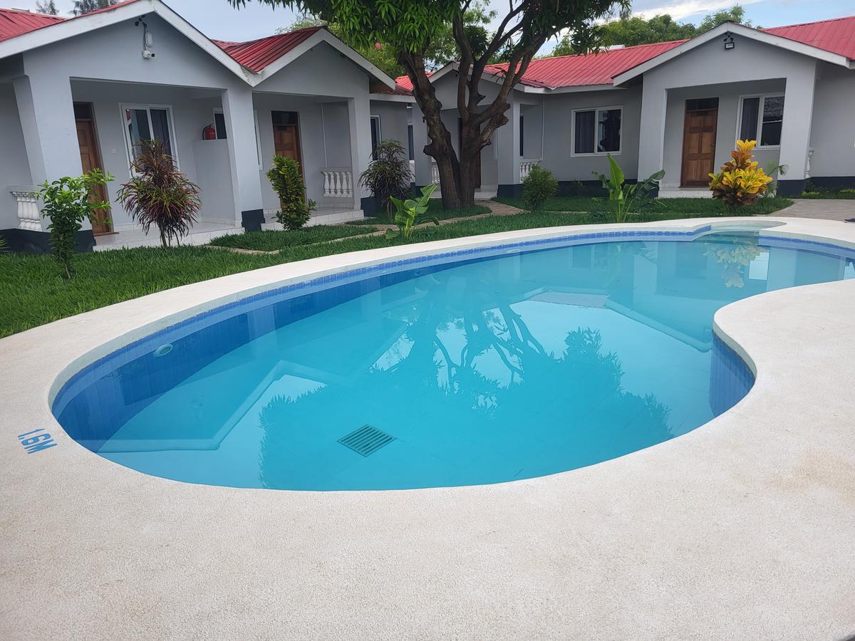 Serviced 1 Bed Apartment with En Suite in Diani - 3