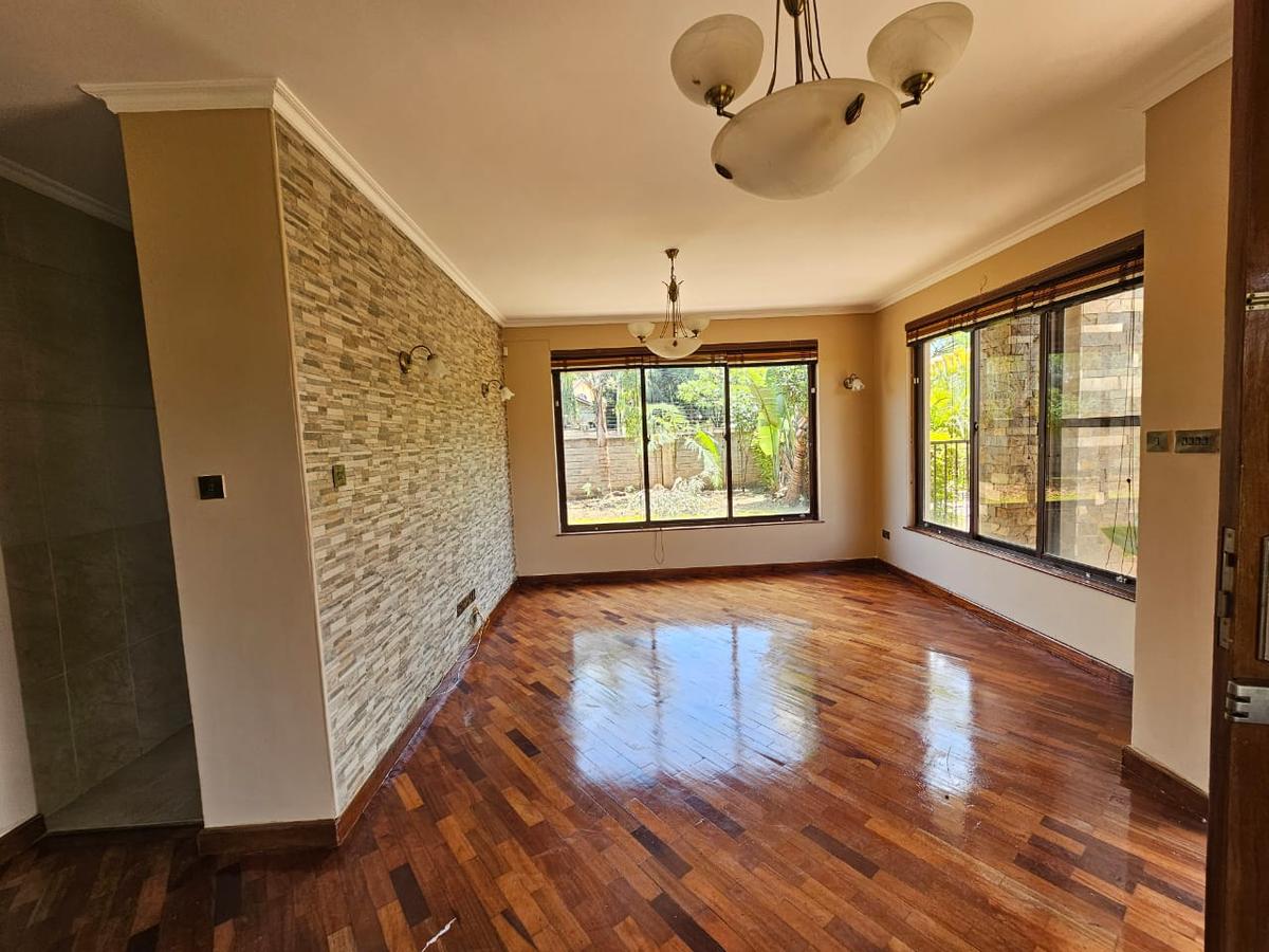 4 Bed Townhouse with En Suite in Ridgeways - 13
