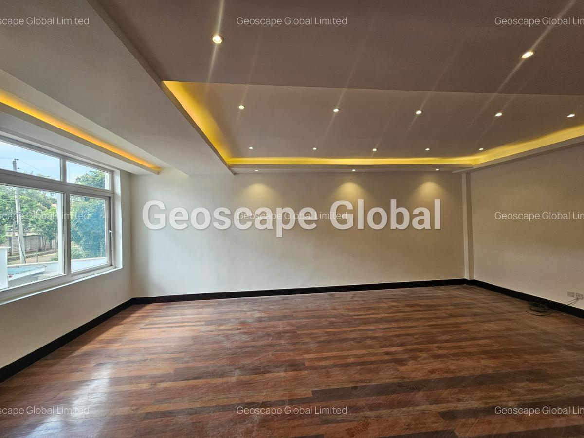 4 Bed House with En Suite in Runda - 2