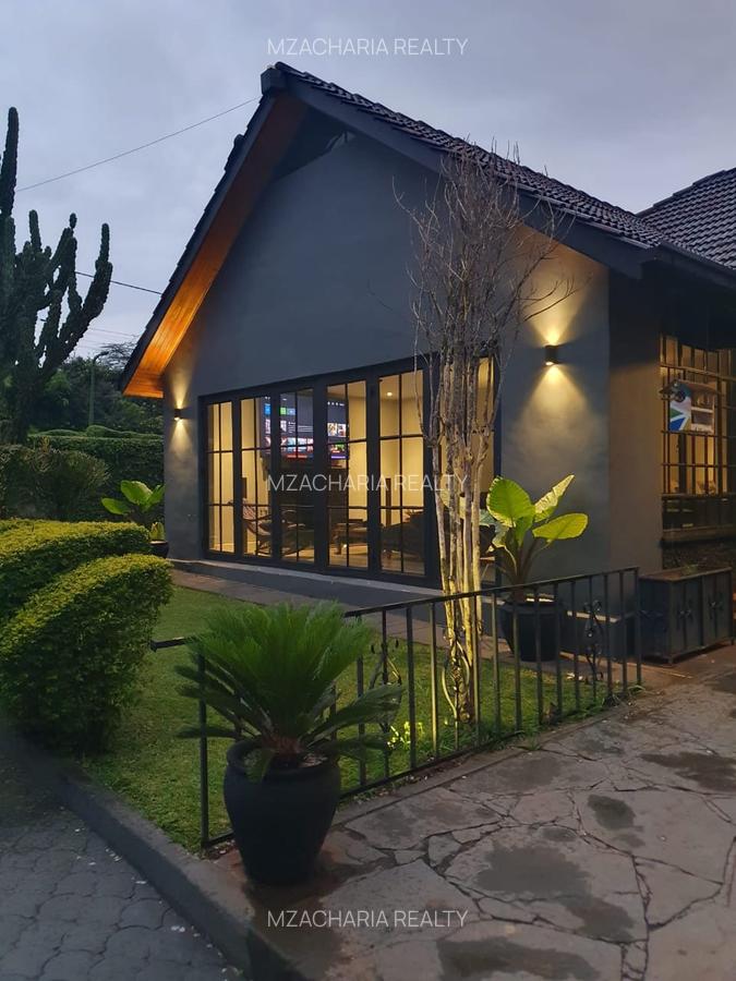 4 Bed House with En Suite in Nyari - 2