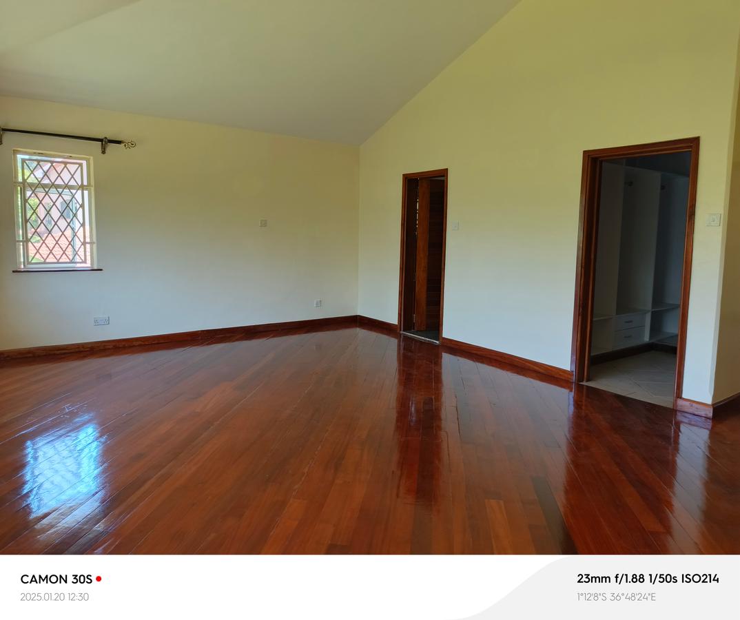 5 Bed House with En Suite in Runda - 16