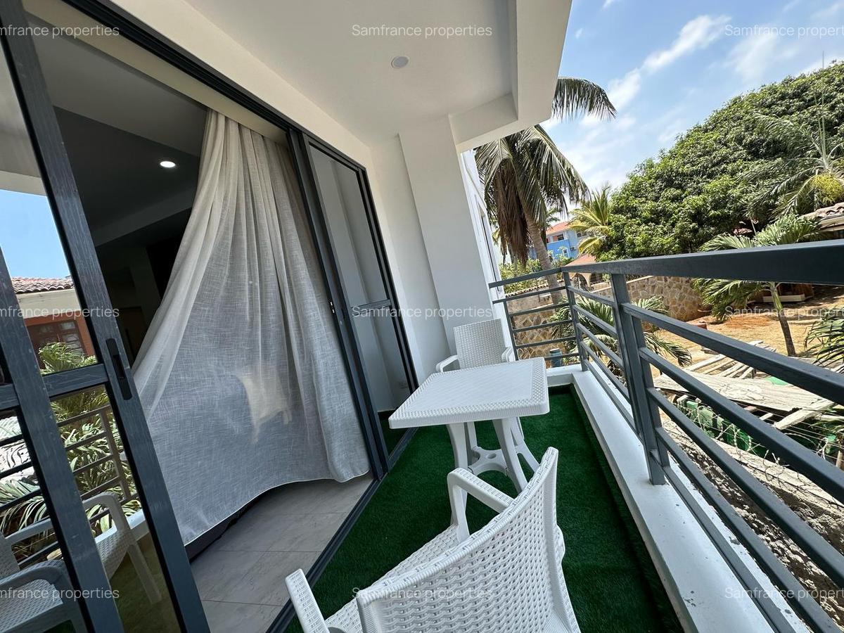 2 Bed Apartment with En Suite at 1 St Avanue - 7