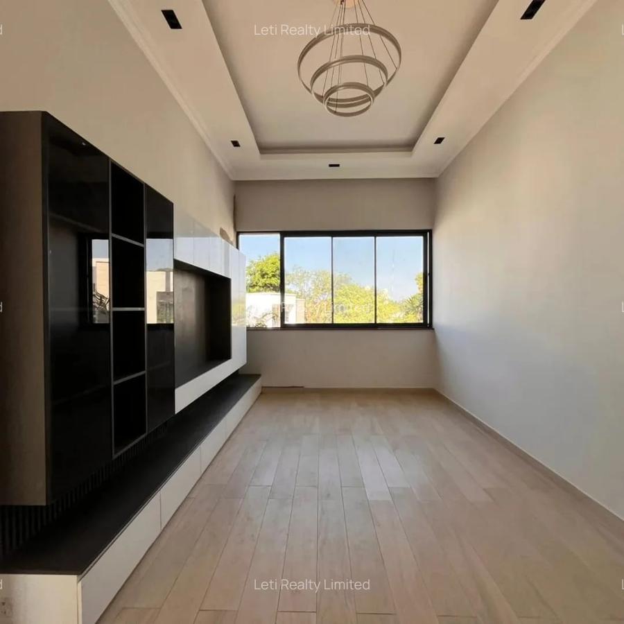 5 Bed Townhouse with En Suite in Lavington - 6