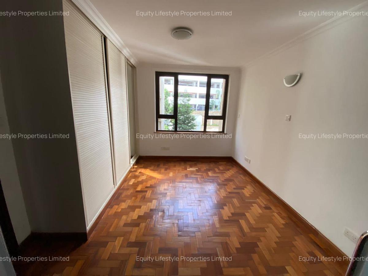 3 Bed Apartment with Swimming Pool in Riverside - 8