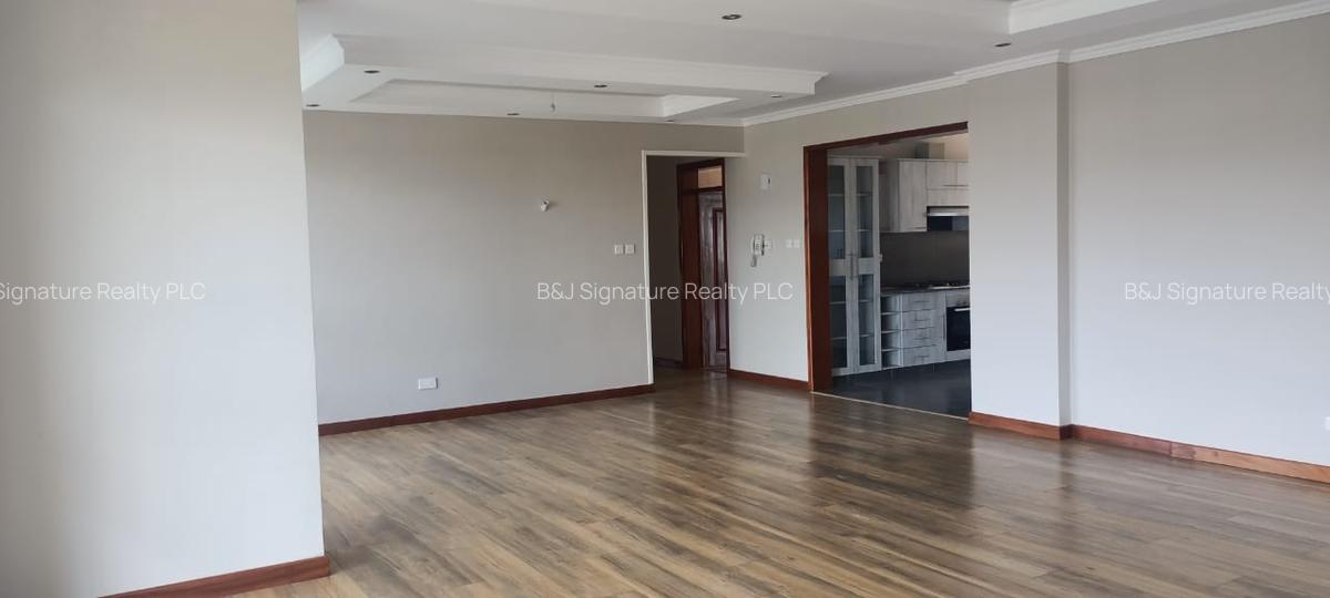 3 Bed Apartment with En Suite in Riverside - 3