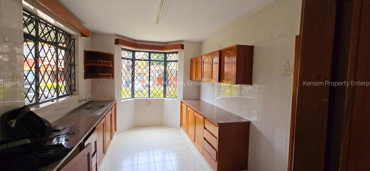 4 Bed Townhouse with En Suite in Lavington - 9