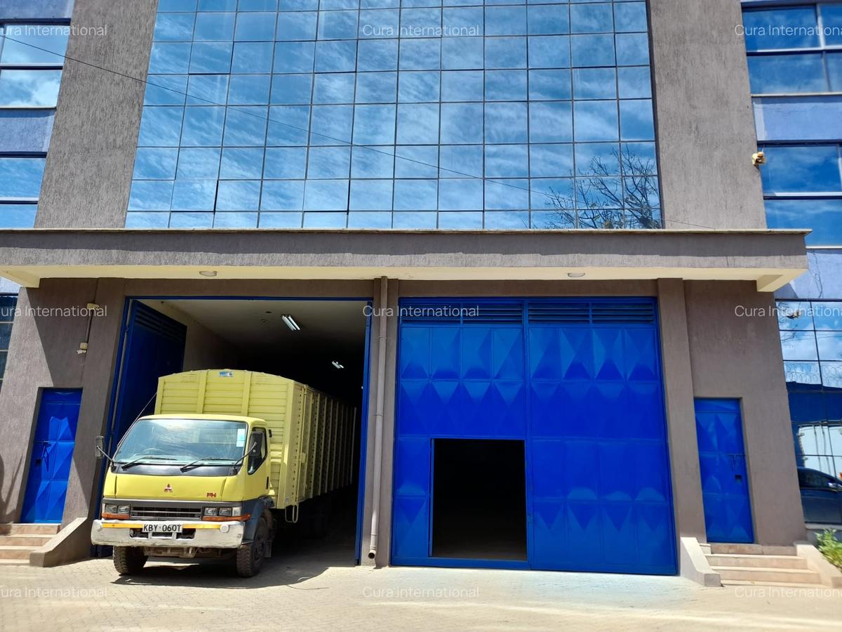 42,500 ft² Commercial Property with Parking in Industrial Area - 2