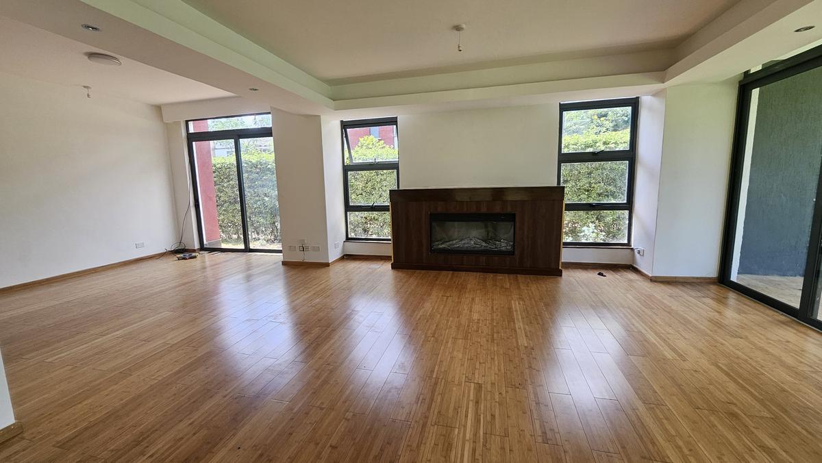 4 Bed House with En Suite in Garden Estate - 4