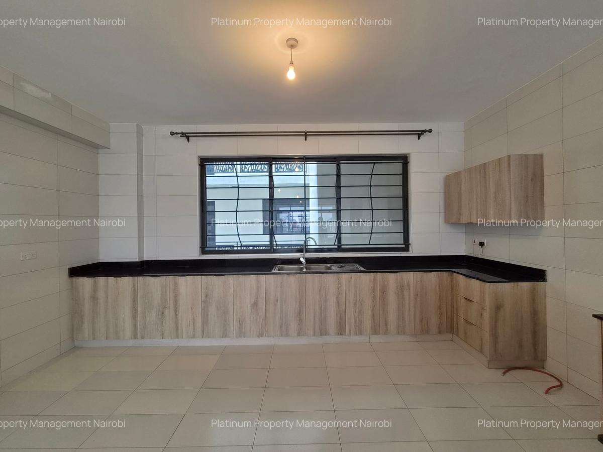 Serviced 4 Bed Apartment with En Suite at Second Parklands - 8