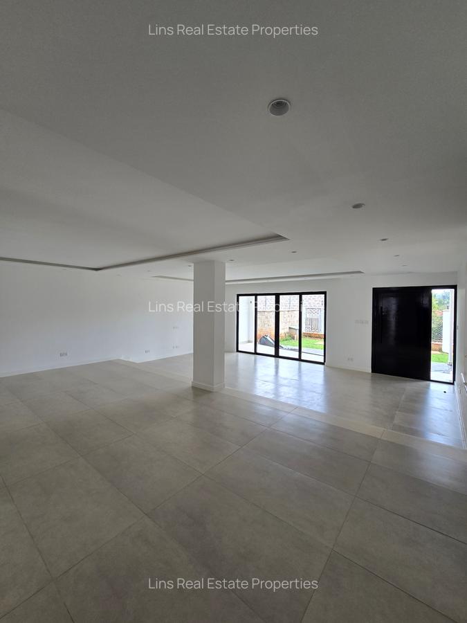 4 Bed Townhouse with En Suite in Brookside - 20