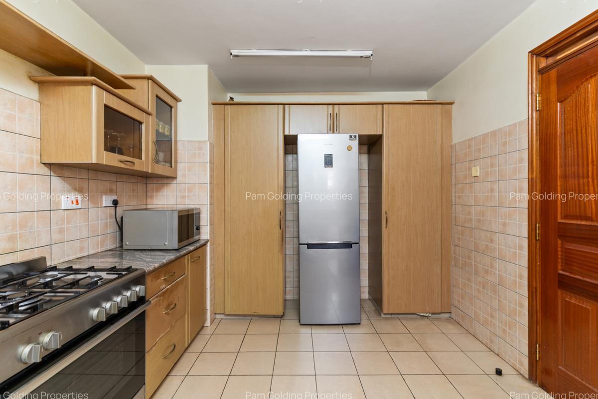 3 Bed Apartment with En Suite at Westlands Avenue - 8