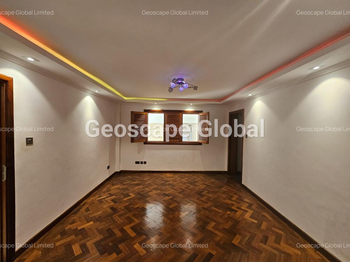 5 Bed Townhouse with En Suite in Lavington - 3