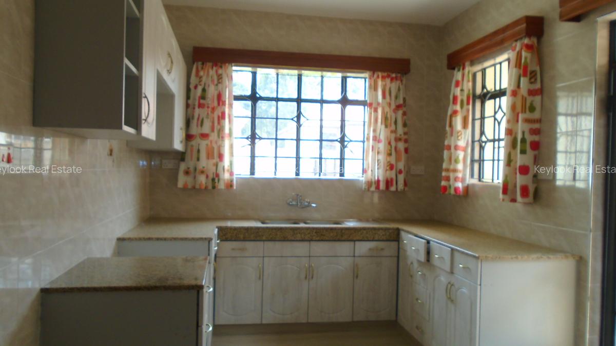 4 Bed Townhouse with En Suite at Lavington Green - 12