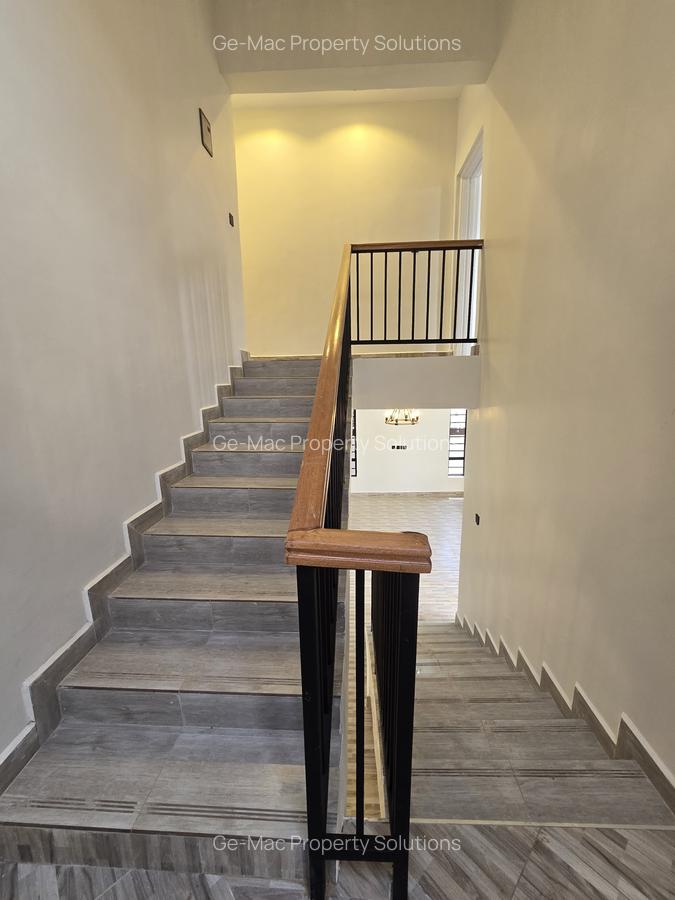 4 Bed House with En Suite in Membley - 9