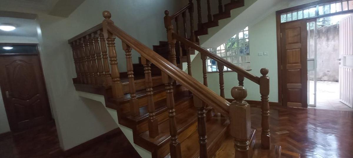 5 Bed Townhouse with En Suite at Lavington Green - 17