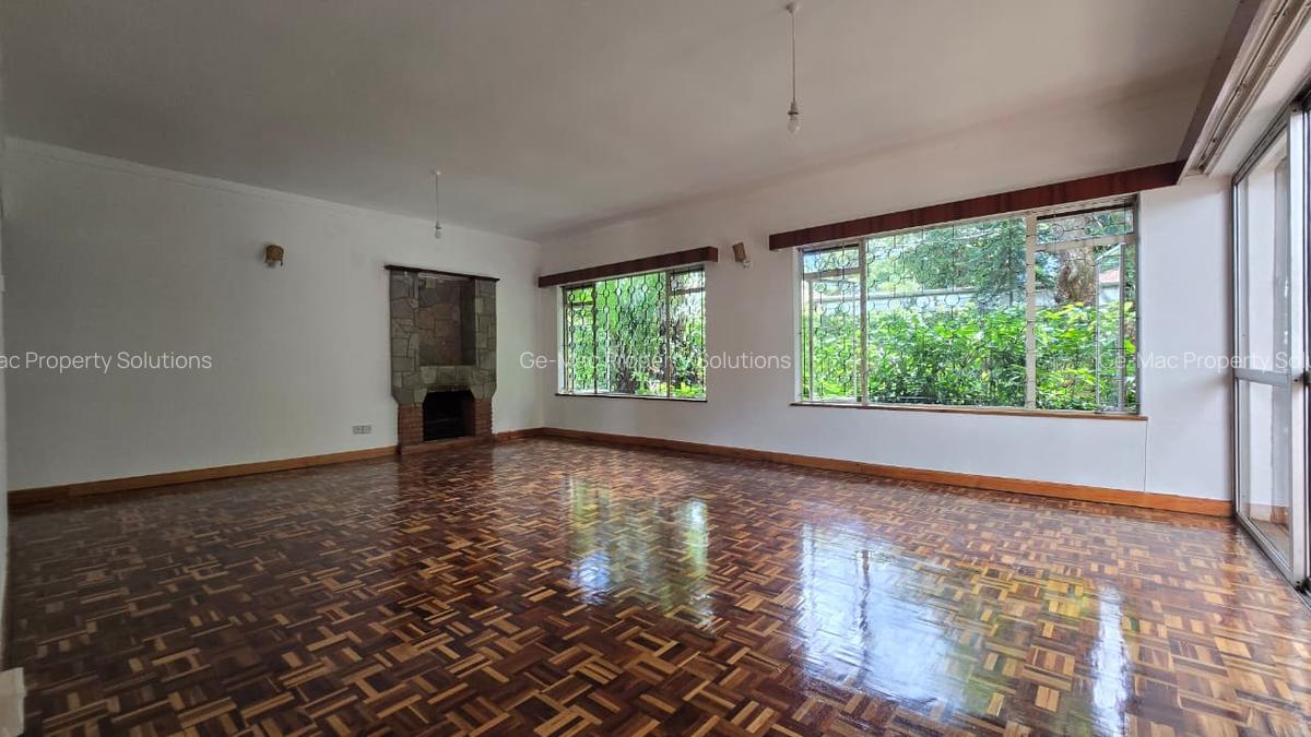 4 Bed House with En Suite in Lavington - 7