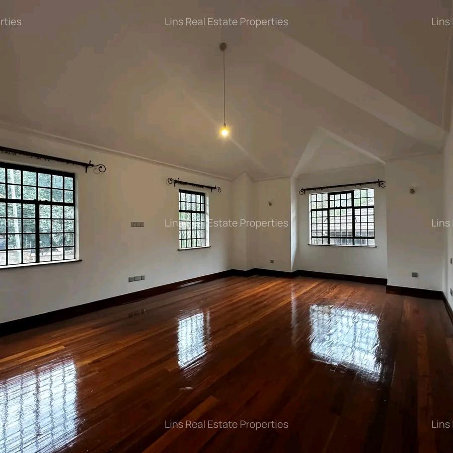 4 Bed Townhouse with En Suite in Spring Valley - 10