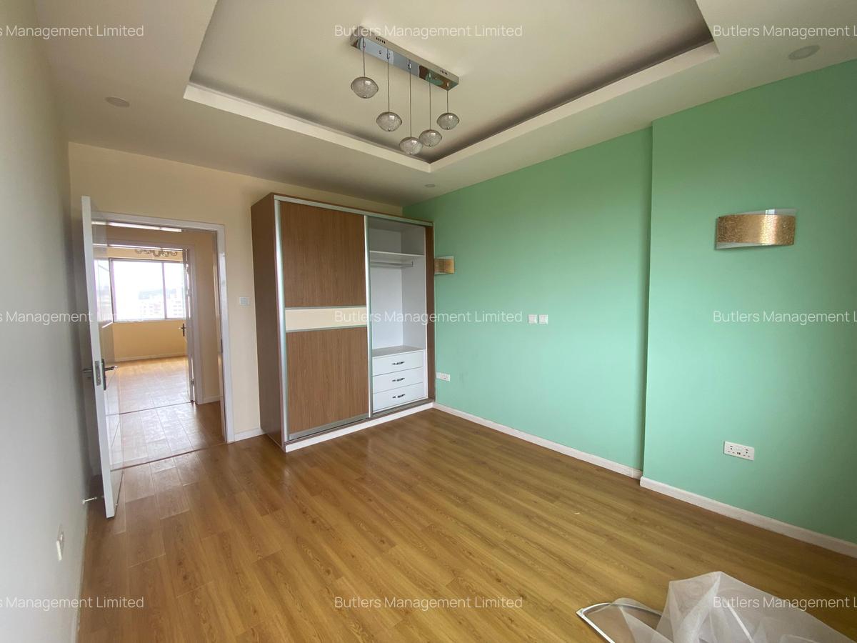 3 Bed Apartment with En Suite in Brookside - 10