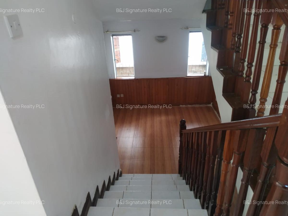 4 Bed Villa with En Suite in Spring Valley - 20