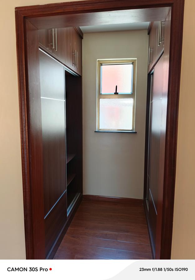 5 Bed Townhouse with En Suite at Lavington - 15