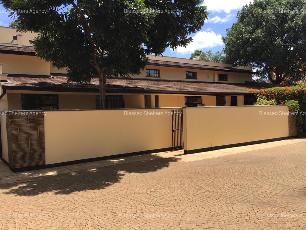 4 Bed House with En Suite in Runda - 4