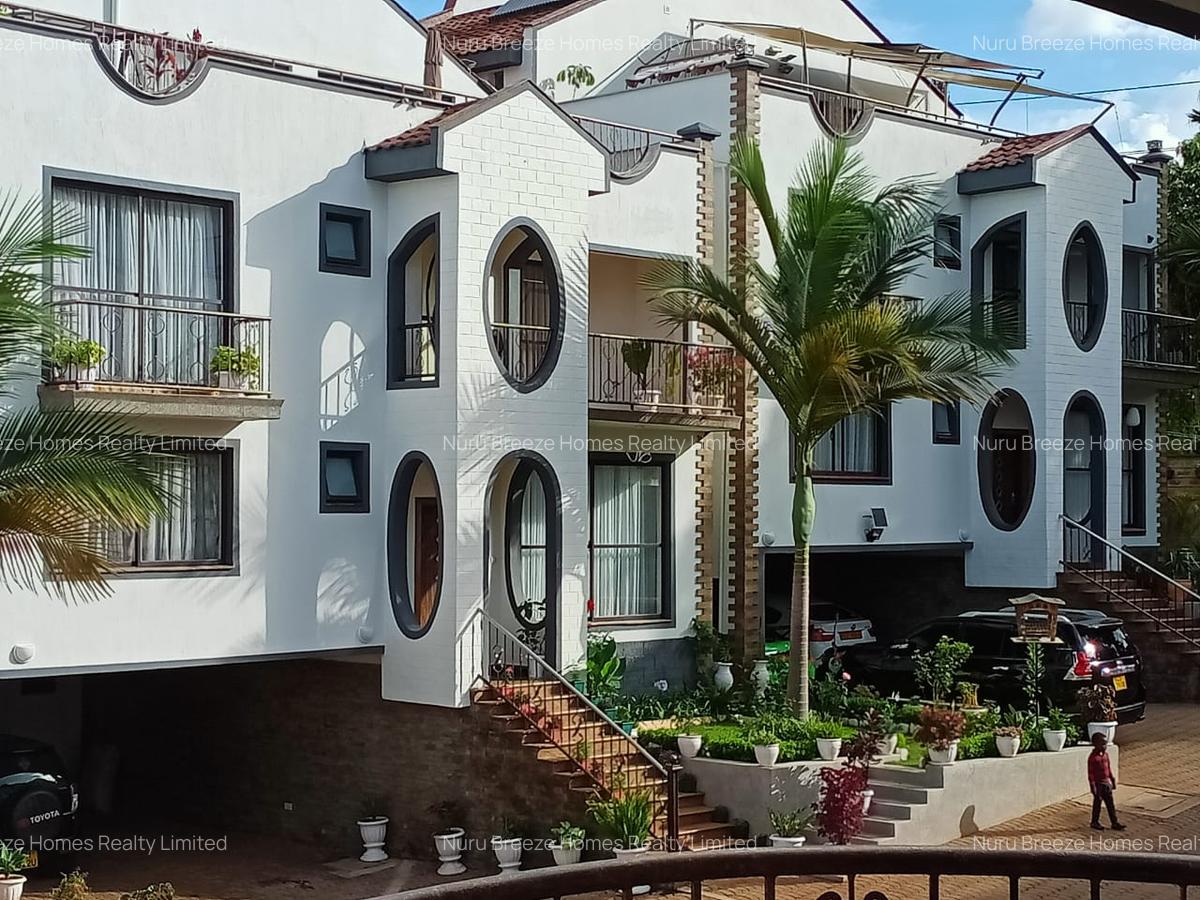 5 Bed Townhouse with En Suite in Brookside - 14