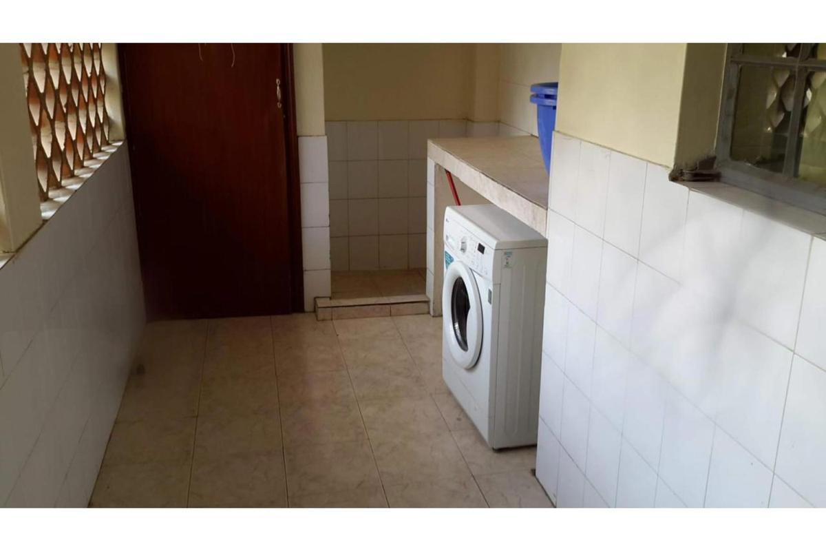 3 Bed Apartment with En Suite in Upper Hill - 9