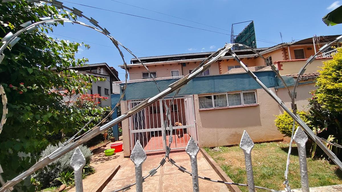 3 bed house with en suite in riara road