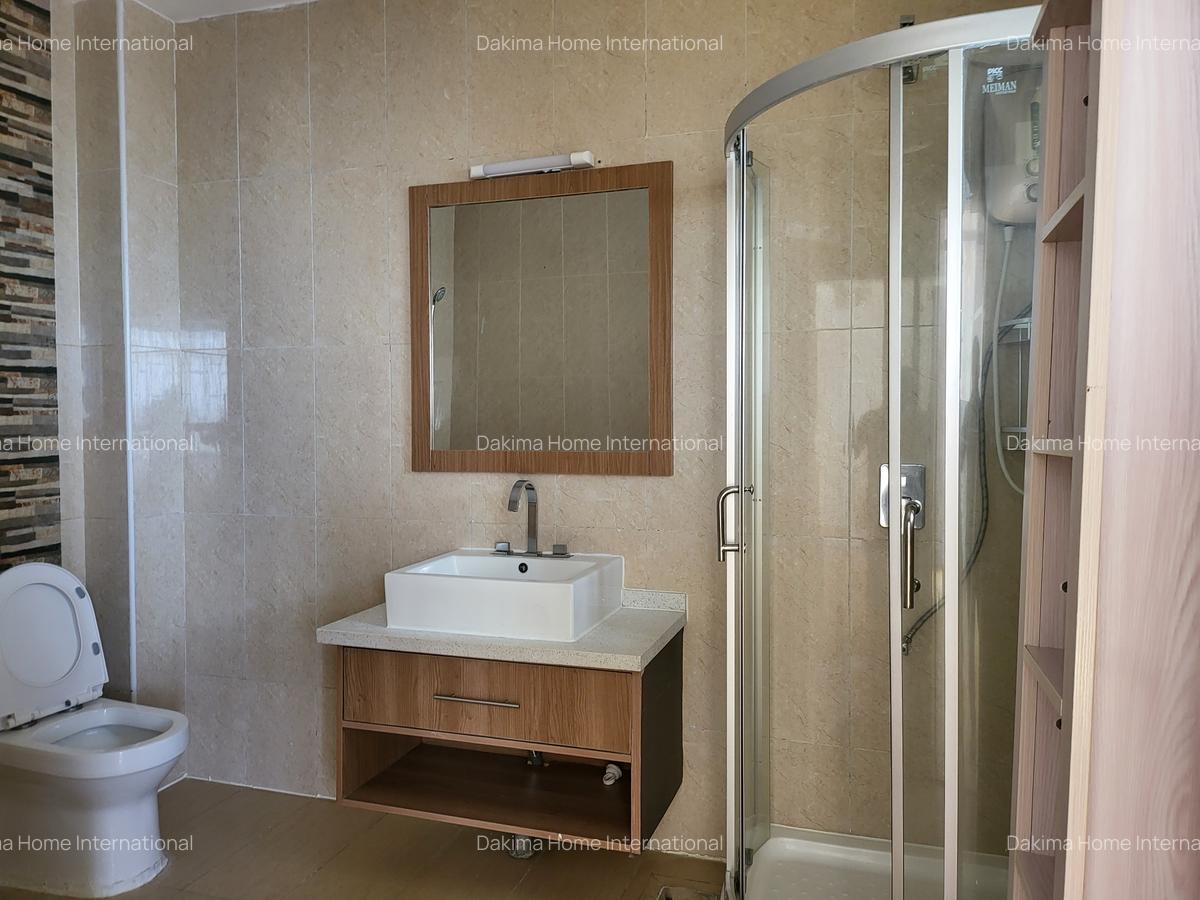 3 Bed Apartment with En Suite in Brookside - 8